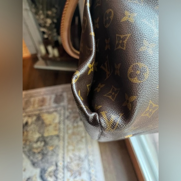 Coveted LV Monogram Artsy beautiful - Picture 14 of 16
